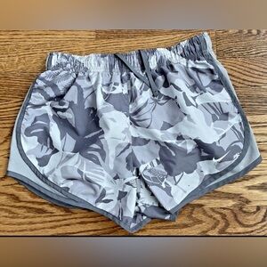 Nike Gray Leaf Pattern Women's Athletic Shorts size M
